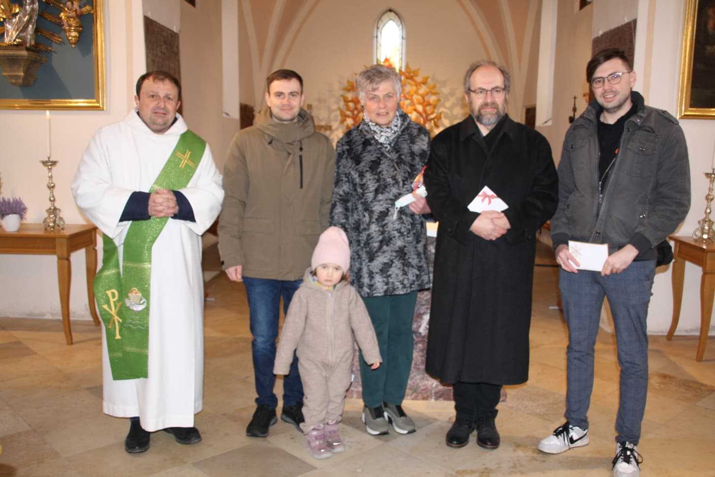 Krippenwanderung in Oberpöring unterstützt Kinderlicht mit 500 Euro