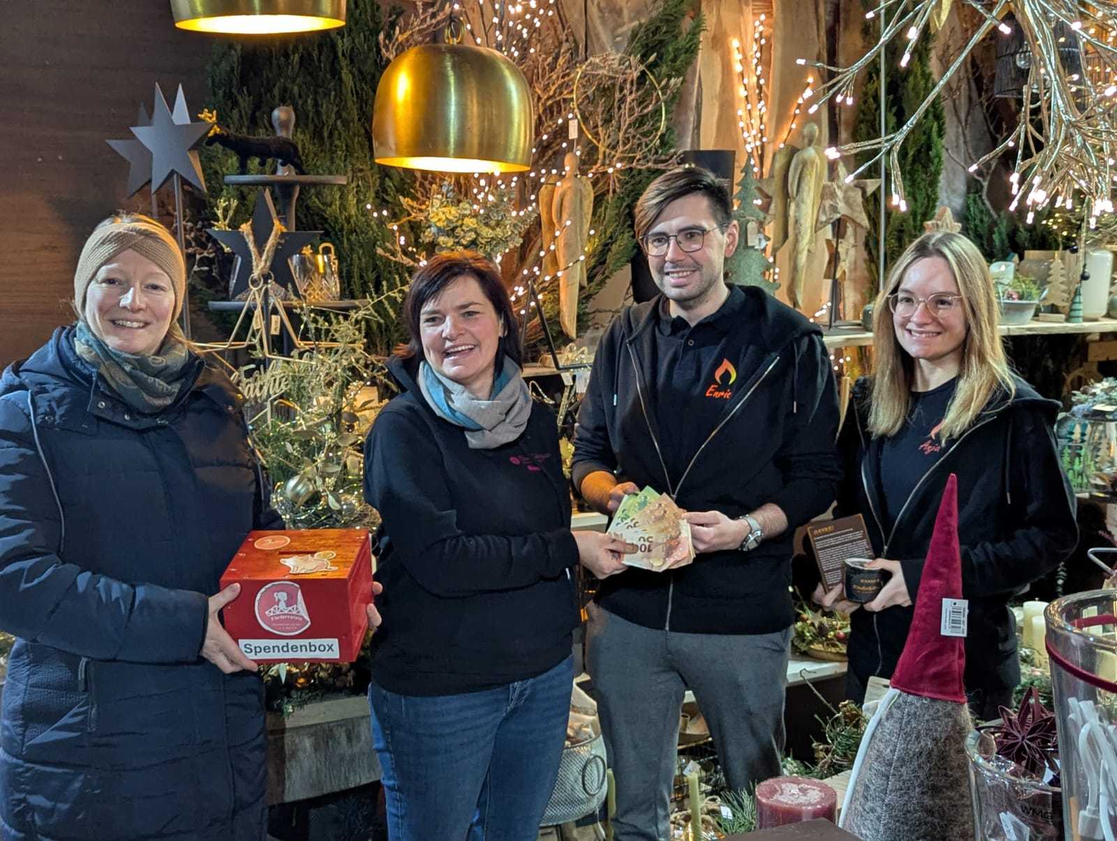 660 € Weihnachtsfreude aus der Blumenwerkstatt Landau