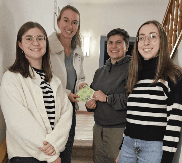 KLJB Reicheneibach spendet 300 € aus Mini-Brot-Aktion an Kinderlicht