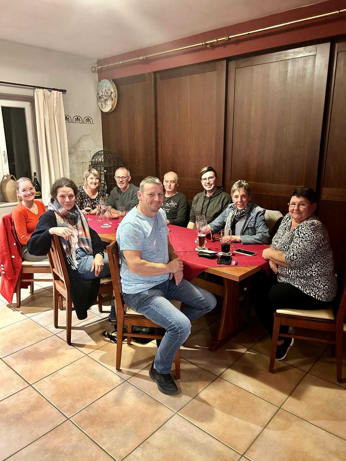 Glühweinstand 2025 – Don't Stand Alone!